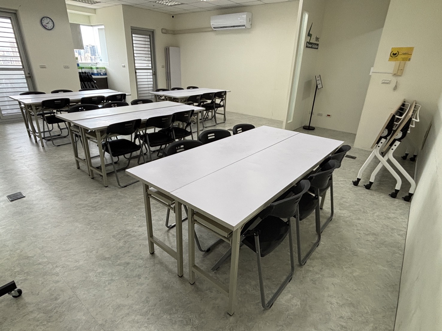 新竹高鐵站前13樓小教室
