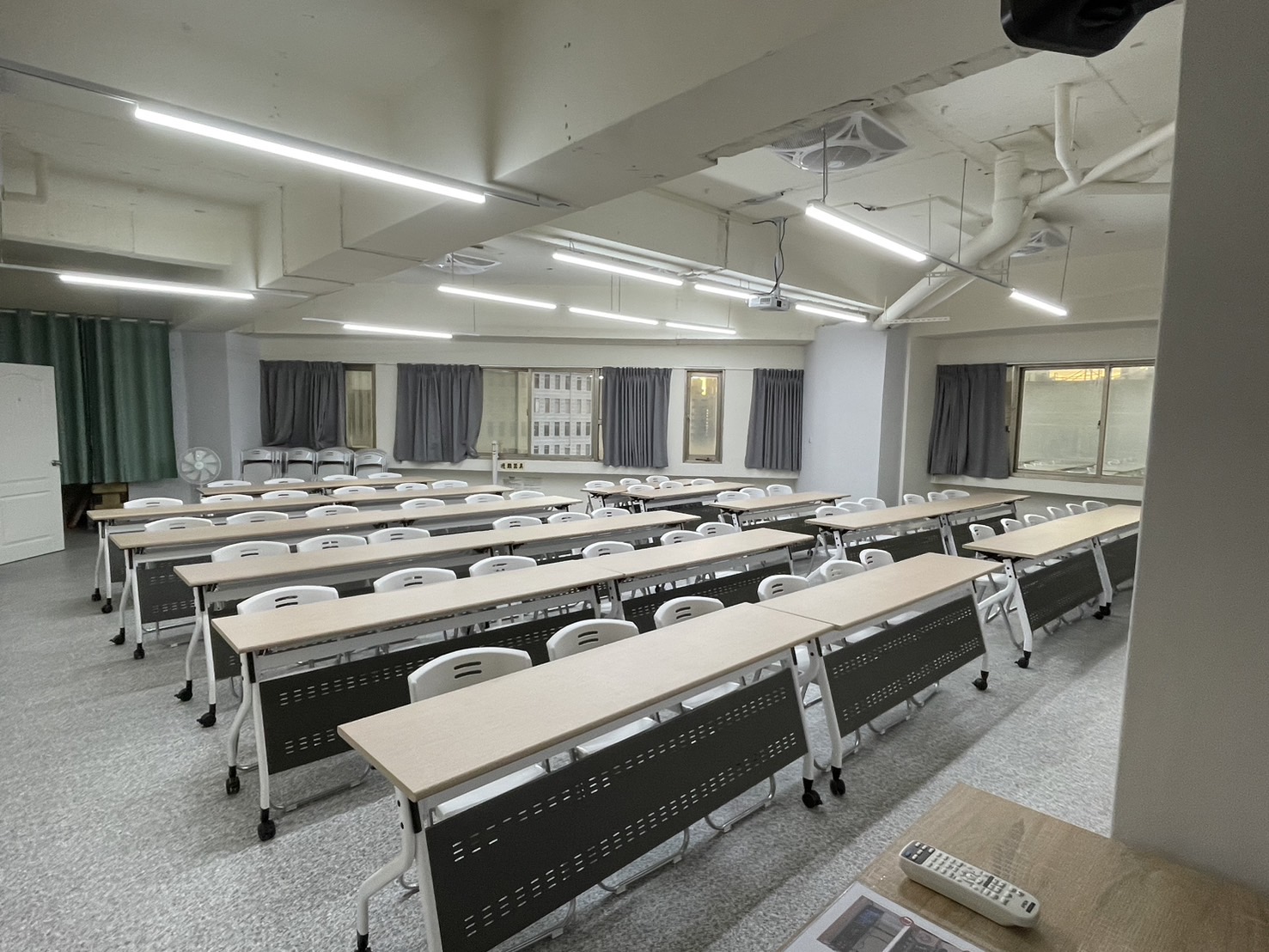 台中站前8A教室
